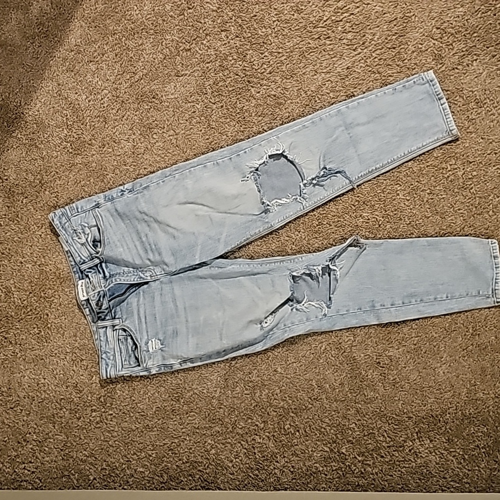 Studio Blue Women's size 29 distressed jeans